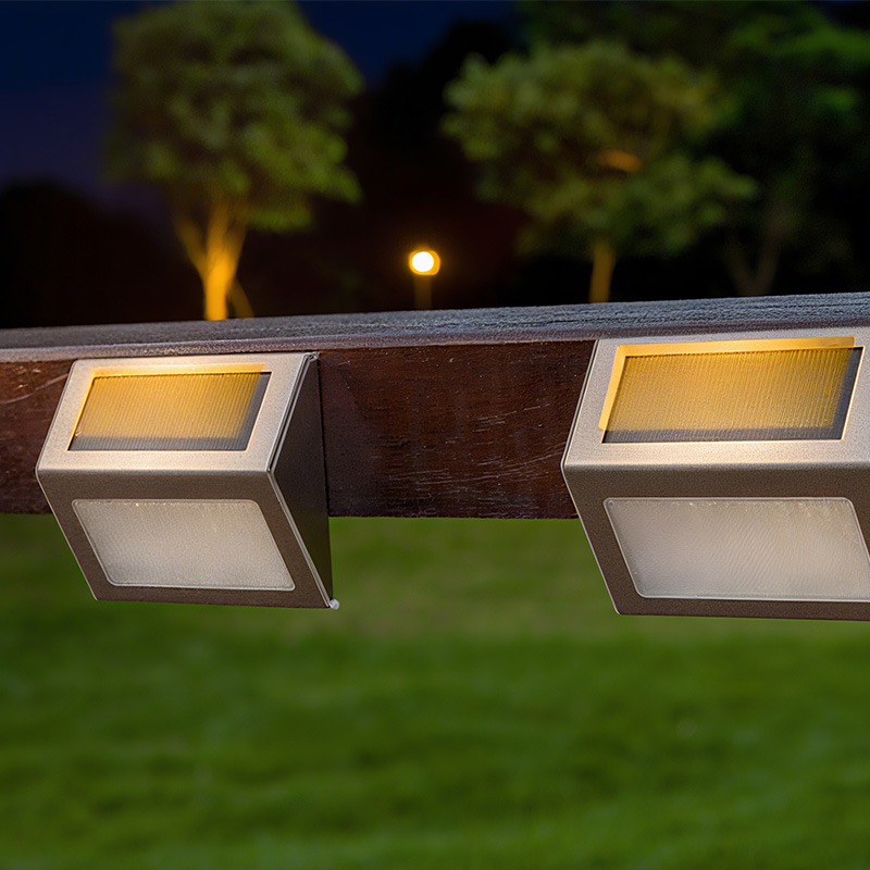 savinglights solar step light Description