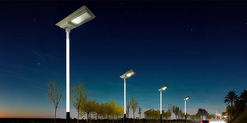 The difference between solar street lights and traditional street lights